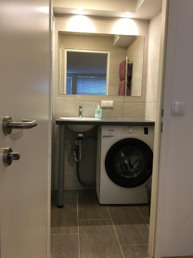 Апартаменти Cosy Flat In The Quiet Area With Own Garden, Free Parking And Direct Public Transport Link To The Centre Відень Екстер'єр фото