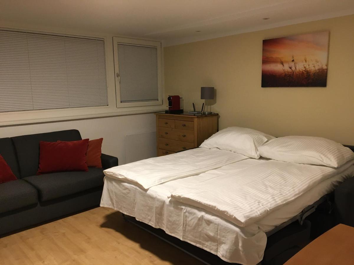 Апартаменти Cosy Flat In The Quiet Area With Own Garden, Free Parking And Direct Public Transport Link To The Centre Відень Екстер'єр фото