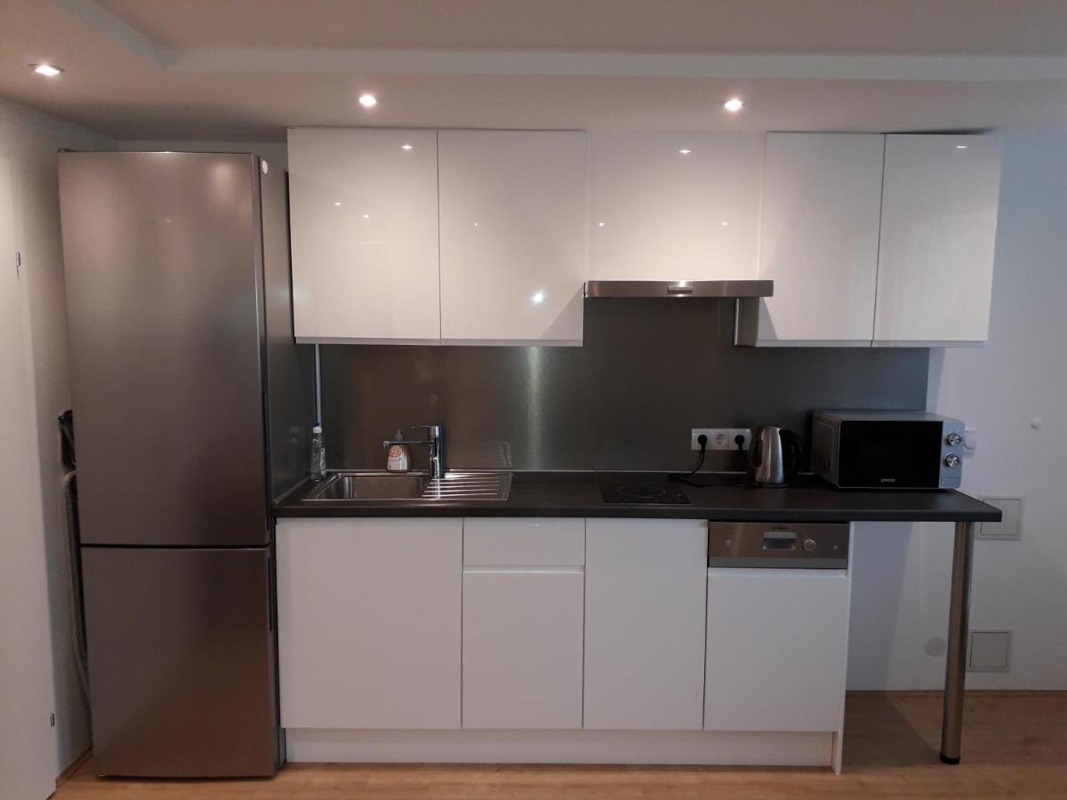 Апартаменти Cosy Flat In The Quiet Area With Own Garden, Free Parking And Direct Public Transport Link To The Centre Відень Екстер'єр фото