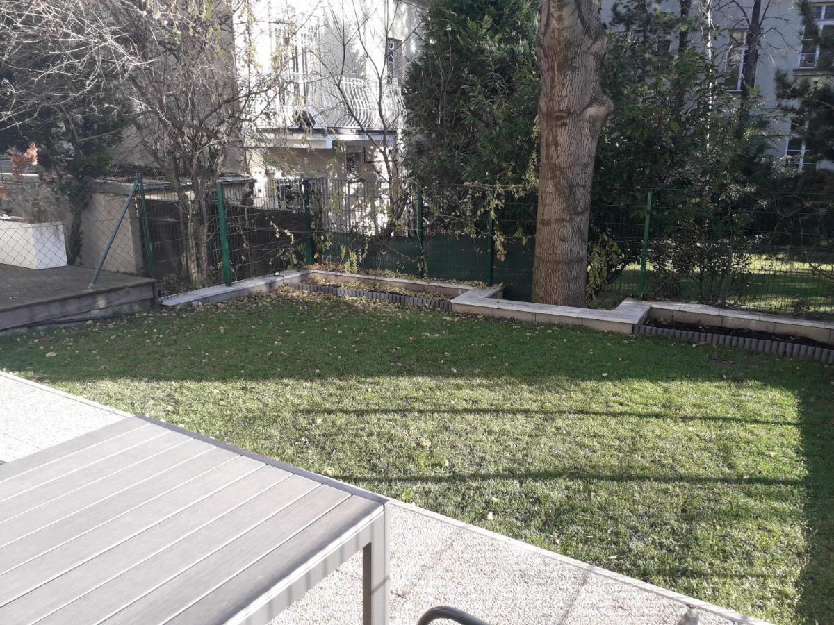 Апартаменти Cosy Flat In The Quiet Area With Own Garden, Free Parking And Direct Public Transport Link To The Centre Відень Екстер'єр фото