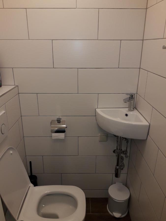 Апартаменти Cosy Flat In The Quiet Area With Own Garden, Free Parking And Direct Public Transport Link To The Centre Відень Екстер'єр фото