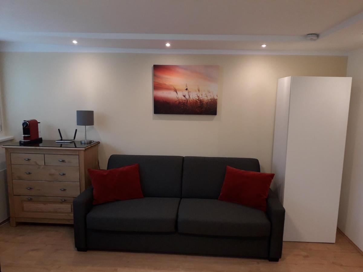 Апартаменти Cosy Flat In The Quiet Area With Own Garden, Free Parking And Direct Public Transport Link To The Centre Відень Екстер'єр фото