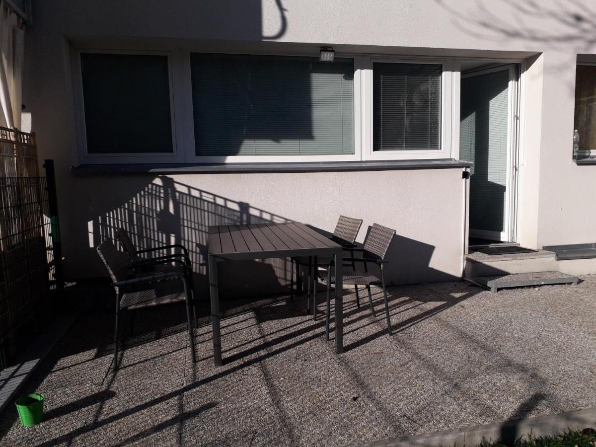 Апартаменти Cosy Flat In The Quiet Area With Own Garden, Free Parking And Direct Public Transport Link To The Centre Відень Екстер'єр фото
